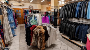 negozio abbigliamento uomo donna bambino
